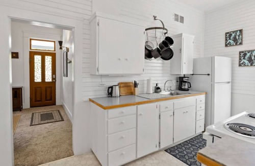 Market District House | The White Lotus: 2 mi to U of O/Downtown
