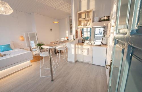 Poros Apartment | The White Rose Apartment