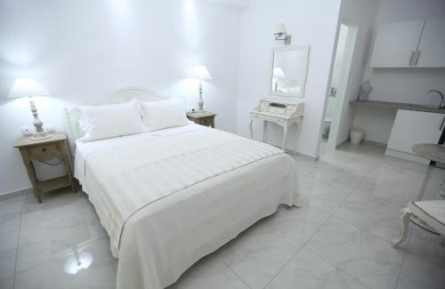Adamas Bed & Breakfast | The White Suites