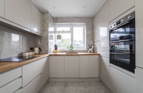 Wandsworth Apartment | The Wimbledon Park Luxury Room