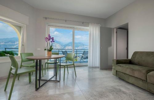 Assenza Apartment | The window on the lake