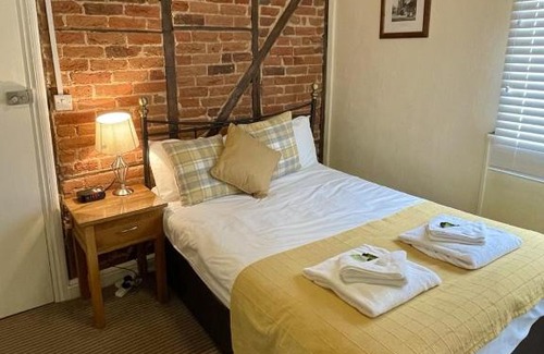 Windsor Hotel | The Windsor Trooper Pub & Inn