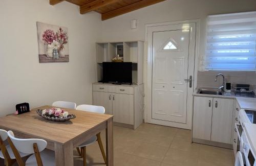 Petaloudes House | The Wooden Nest