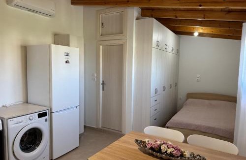 Petaloudes House | The Wooden Nest