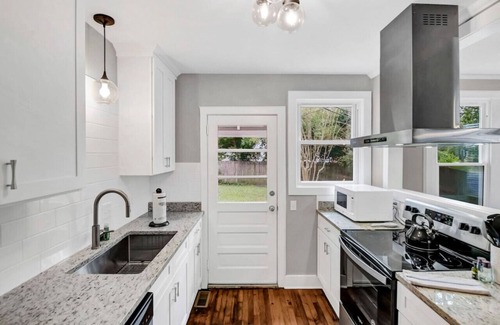 Forest Acres House | The Woodland Cottage | 3BR 1BA