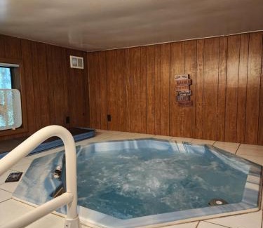 Lake Ariel Ski Chalet | The Woodland Hideout with private Hot Tub & Sauna