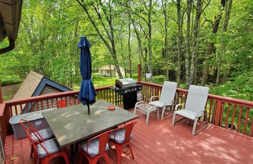 Lake Ariel Ski Chalet | The Woodland Hideout with private Hot Tub & Sauna
