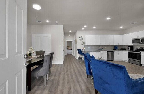 Grogan's Mill Apartment | The Woodlands 2 bed/2 Bath Suite: The Blue Luxe Vol 4of4