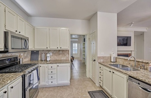 Indian Springs House | The Woodlands 4BR Forest Retreat – Pool, Spa & Nature Trails