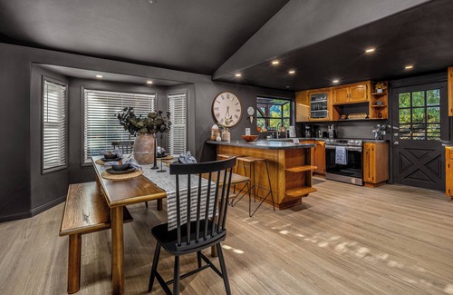 North Ridge House | The Yellow Rose Inn - Your Enchanting Getaway in the Heart of Escondido