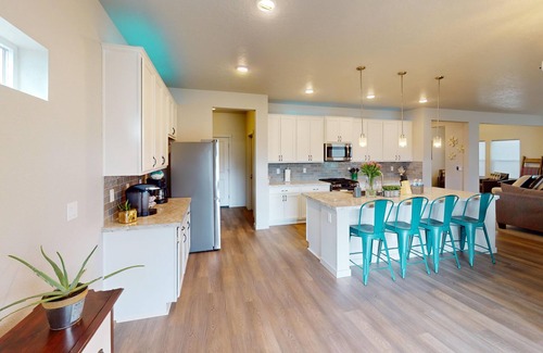 Kuna House | The Yosemite in Kuna, 5 bed 4 bath Oversized home with plenty of room for fun.
