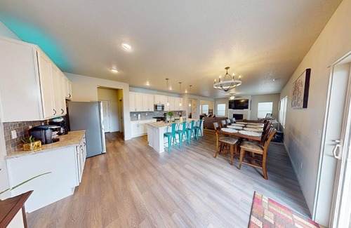 Kuna House | The Yosemite in Kuna, 5 bed 4 bath Oversized home with plenty of room for fun.