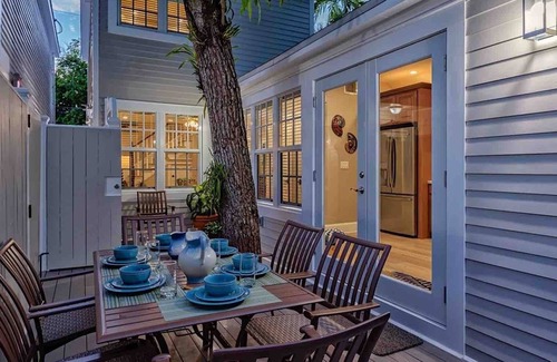 Historic Seaport House | *THE ZESTY LIME @ OLD TOWN* Beautifully Restored Home + LAST KEY SERVICES…