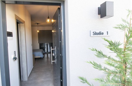 Nea Iraklia Apartment | TheaSea Luxury Suites- Studio Suite 1