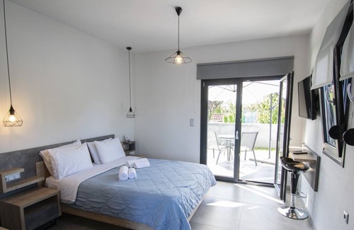 Nea Iraklia Apartment | TheaSea Luxury Suites- Studio Suite 1