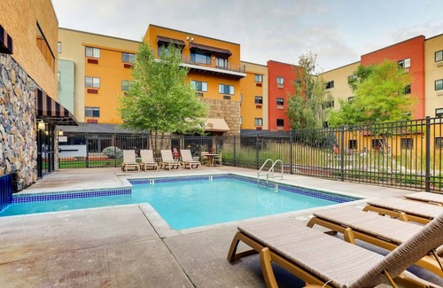 Sioux City Hotel | Theme Suite, Whirlpool, Stoney Creek, 1 King Bed, Fireplace, Pool