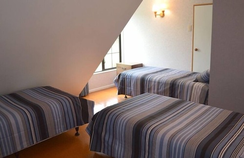 Tata Beach House | Theo’s Place - Family haven at Ligar Bay - Sleeps 10. (Dogs negotiable).