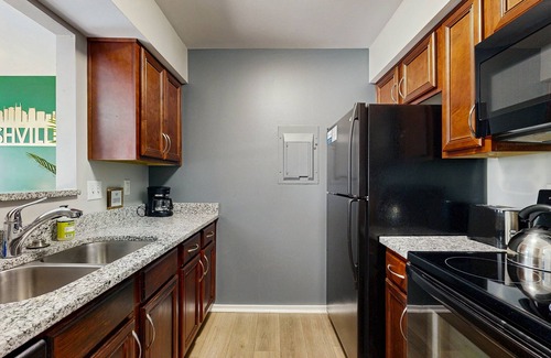 North Capitol Condo | Third-Floor Riverfront Condo w/Balcony, Pool, & Fast WiFi – Near Broadway!