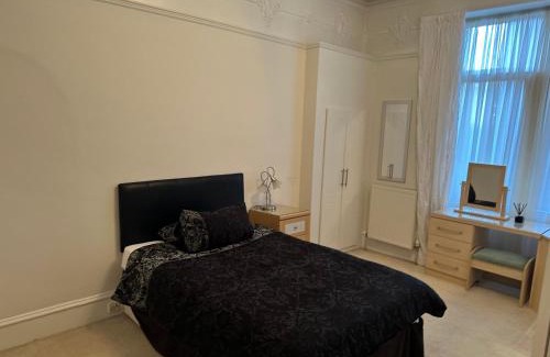 Aberdeen West End House | Third House Guest House