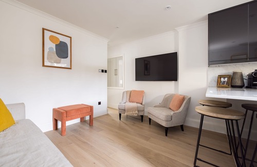 Fulham Apartment | This apartment is a 0 bedroom(s), 1 bathrooms, located in London, London.