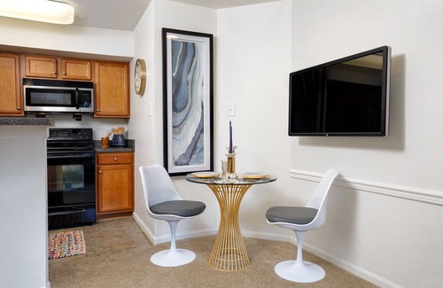 Coliseum Central Apartment | This apartment is a 1 bedroom(s), 1 bathrooms, located in Hampton, VA.