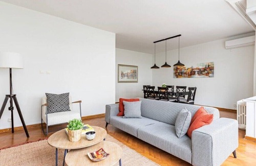 Besiktas Apartment | This apartment is a 3 bedroom(s), 1 bathrooms, located in Beşiktaş, İstanbul.