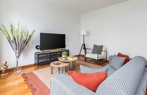 Besiktas Apartment | This apartment is a 3 bedroom(s), 1 bathrooms, located in Beşiktaş, İstanbul.