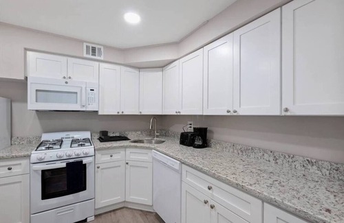 Society Hill Apartment | This apartment is a 2 bedroom(s), 1 bathrooms, located in Philadelphia, PA.