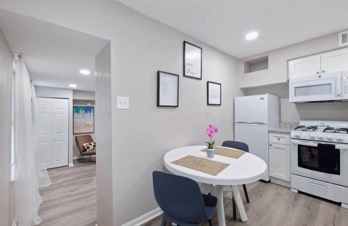 Society Hill Apartment | This apartment is a 2 bedroom(s), 1 bathrooms, located in Philadelphia, PA.