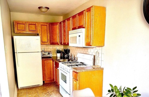 Germantown Apartment | This apartment is a 1 bedroom(s), 1 bathrooms, located in Philadelphia, PA.