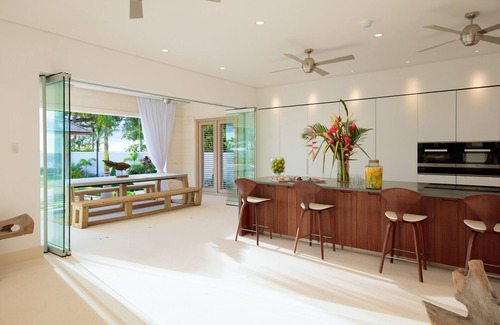 Little Battaleys House | This beacfront villa is striking and stylish, Contemporary and beautifully designed and furnished.