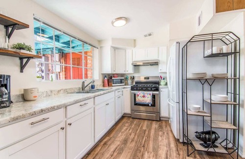 The Garden District Apartment | This centrally located 3 bedroom 2 bathroom features a full size pool and electric vehicle charging on site.