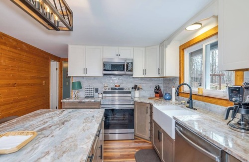 The Woods Ski Chalet | This chalet is a 3 bedroom(s), 2 bathrooms, located in Hedgesville, WV.