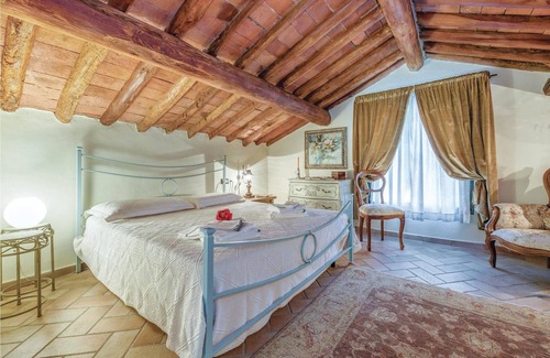 Vaiano House | This characteristic vacation home, surrounded by a large, well-kept fenced garden, is located in the