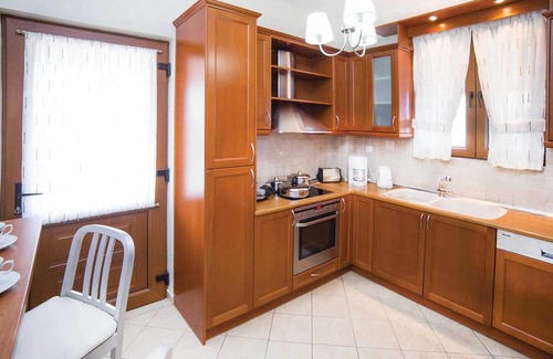 Prines House | This charming countryside property has a modern, contemporary design and is only a few minutes drive