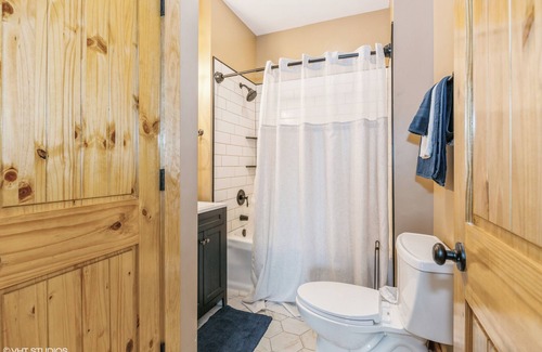 La Porte Apartment | This duplex is a 2 bedroom(s), 2 bathrooms, located in La Porte , IN.