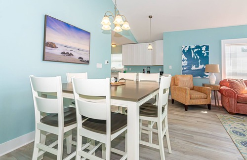 Southpointe House | THIS HOME HAS BEEN COMPLETELY REMODELED AND IS AWESOME! IT IS DIRECT GULF FRONT AND WILL ACCOMMODATE UP TO 7 PEOPLE. THIS HOME SITS AT THE END OF ITS PRIVATE 900 FOOT DRIVEWAY WHICH PROVIDES PRIVACY AND SERENITY.