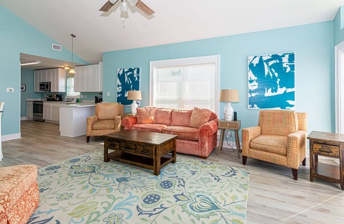 Southpointe House | THIS HOME HAS BEEN COMPLETELY REMODELED AND IS AWESOME! IT IS DIRECT GULF FRONT AND WILL ACCOMMODATE UP TO 7 PEOPLE. THIS HOME SITS AT THE END OF ITS PRIVATE 900 FOOT DRIVEWAY WHICH PROVIDES PRIVACY AND SERENITY.