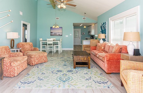 Southpointe House | THIS HOME HAS BEEN COMPLETELY REMODELED AND IS AWESOME! IT IS DIRECT GULF FRONT AND WILL ACCOMMODATE UP TO 7 PEOPLE. THIS HOME SITS AT THE END OF ITS PRIVATE 900 FOOT DRIVEWAY WHICH PROVIDES PRIVACY AND SERENITY.