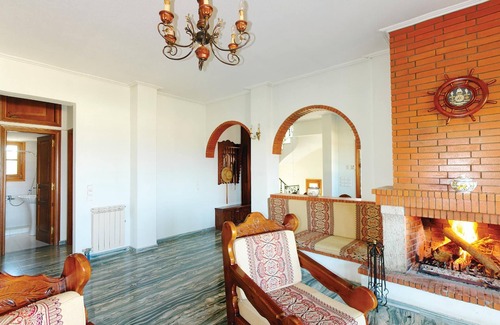 Assos-Lechaio House | This house near the beach is ideal for a family vacation or a time out with friends.
