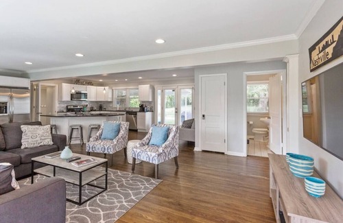 Donelson Hills House | This house is a 0 bedroom(s), 2 bathrooms, located in Nashville, TN.