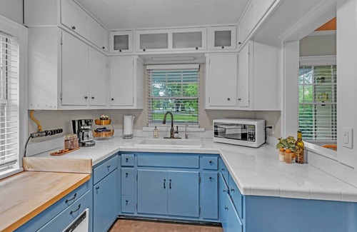 Nashville House | This house is a 2 bedroom(s), 1 bathrooms, located in Nashville, TN.