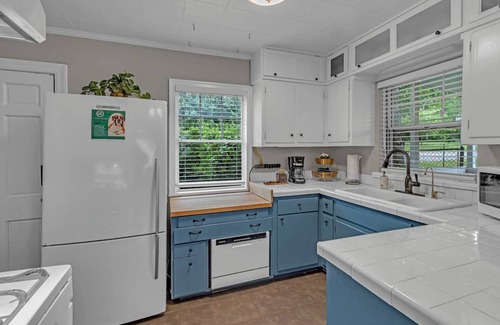 Nashville House | This house is a 2 bedroom(s), 1 bathrooms, located in Nashville, TN.