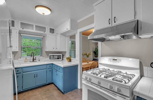 Nashville House | This house is a 2 bedroom(s), 1 bathrooms, located in Nashville, TN.