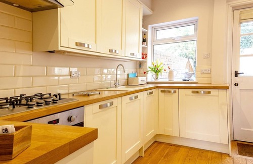 Ruswarp House | This house is a 3 bedroom(s), 2 bathrooms, located in Ruswarp, England.