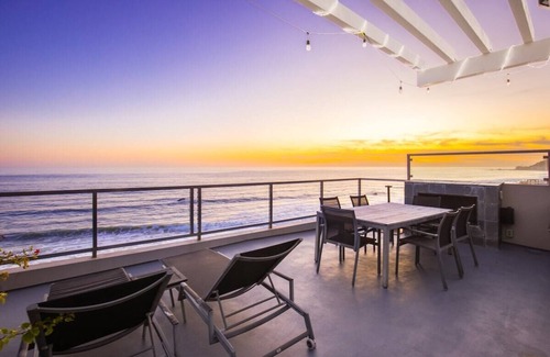 Malibu House | This house is a 3 bedroom(s), 2.5 bathrooms, located in Malibu, CA.