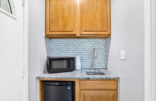 East Pensacola Heights House | This house is a 4 bedroom(s), 2 bathrooms, located in Pensacola, FL.