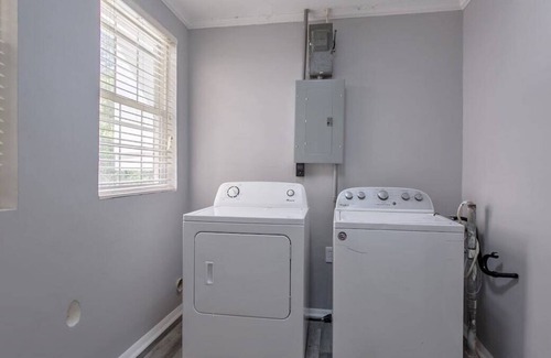 Macon House | This house is a 4 bedroom(s), 2 bathrooms, located in Macon, GA.