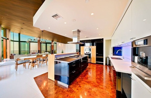 Hollywood Hills House | This house is a 5 bedroom(s), 5 bathrooms, located in Los Angeles, CA.