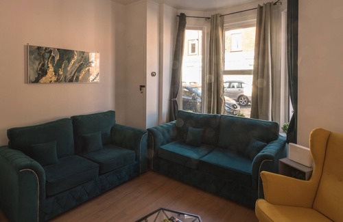Belfast City Centre House | This house is a 5 bedroom(s), 2 bathrooms, located in Belfast, Northern Ireland.